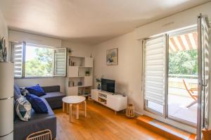 T2 (38m2) BOULOURIS -St RAPHAEL, 150 mètres de la mer