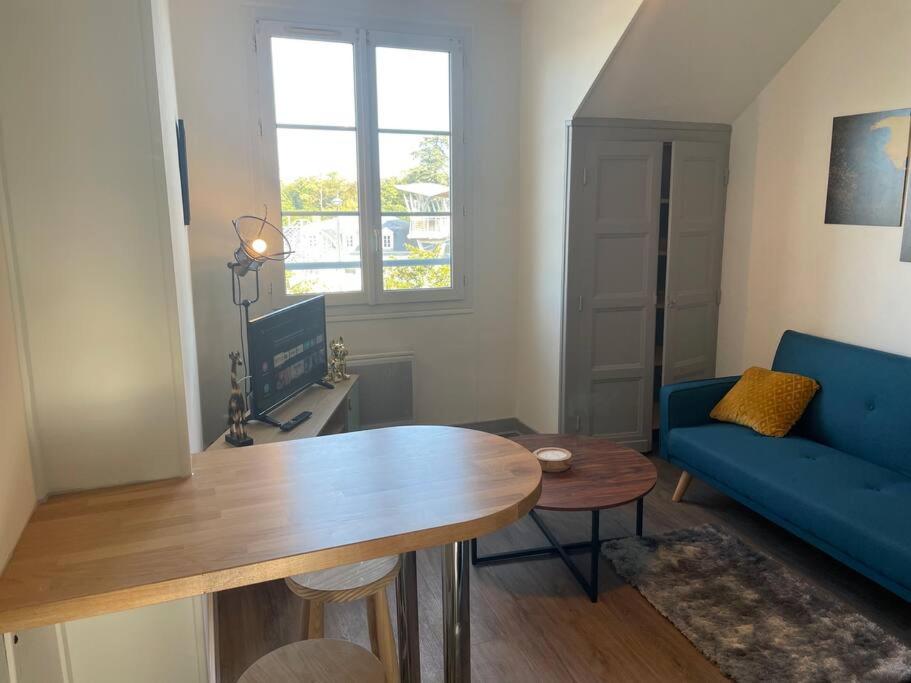 Appartement T2 4 pers face gare SNCF Appart Hotel le Cygne 5 12 Place du Général Leclerc 18000 Bourges