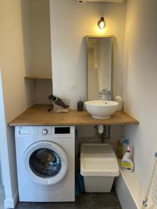 T2 40 M2 premier étage sans ascenseur Vals les bains linge de lit et de toilette non fournis