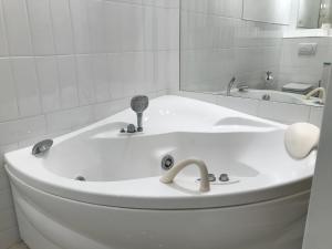 T2 45m Front de Mer Climatisation Jacuzzi