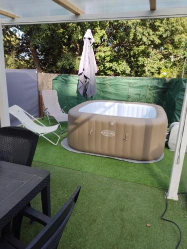 T2 45m2 avec extérieur, Jacuzzi et parking