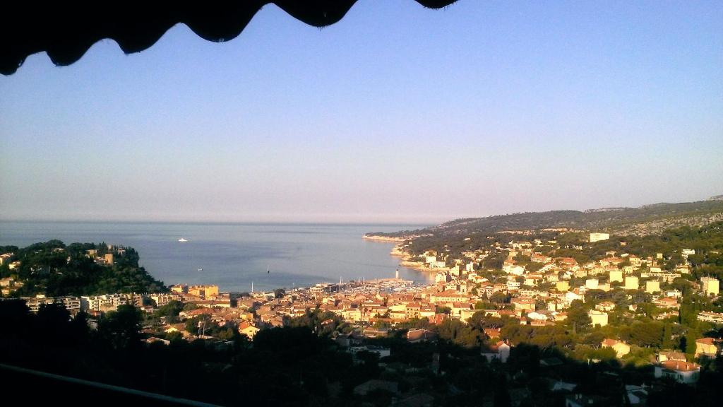 Appartement T2 à Cassis vue mer de rêve Le St Marc 20 Avenue Maréchal Foch 13260 Cassis