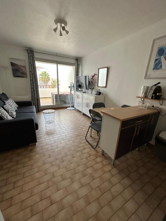 Appartement T2 à côté de la mer quartier des Quilles Apt 13, 1er étage, Bat F2, résidence les Marines de Saint Clair , 9 Rue des Marines de Saint-Clair 34200 Sète