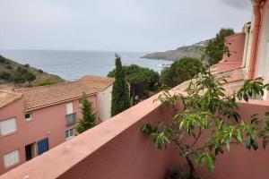 T2 appartment with sea view and swimmimg pool.