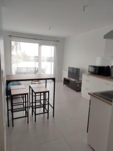 Appartement T2 avec balcon tout équipé 300m marché central 19 Rue Etienne Robin 17200 Royan -1