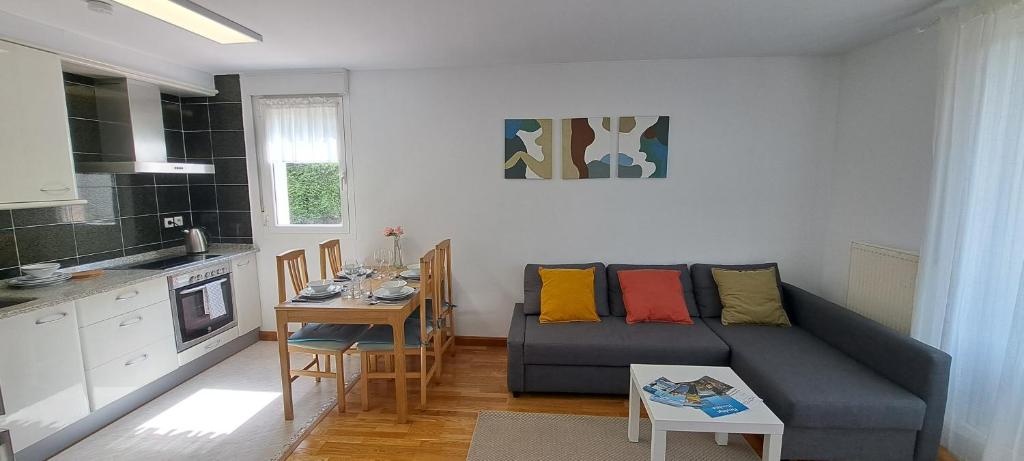 T2 avec magnifique vue mer, piscine, clim, parking
