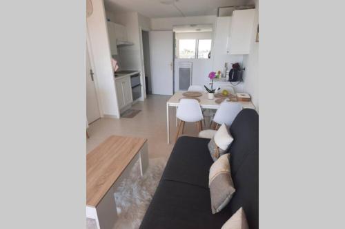 T2 avec magnifique vue mer, piscine, clim, parking
