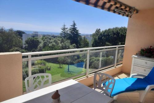 T2 avec magnifique vue mer, piscine, clim, parking