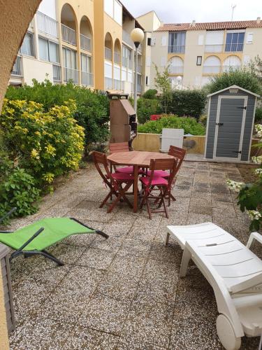 Appartement Appartement T2 avec son rez de jardin de 40 m2 5 couchages 250m de la plage et 15km de l'Arena batiment A residence les maisons de la plage 39 rue des thons Narbonne-Plage