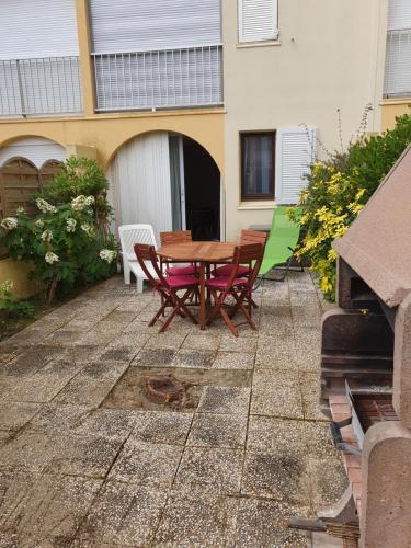 Appartement T2 avec son rez de jardin de 40 m2 5 couchages 250m de la plage et 15km de l'Arena Narbonne-Plage france