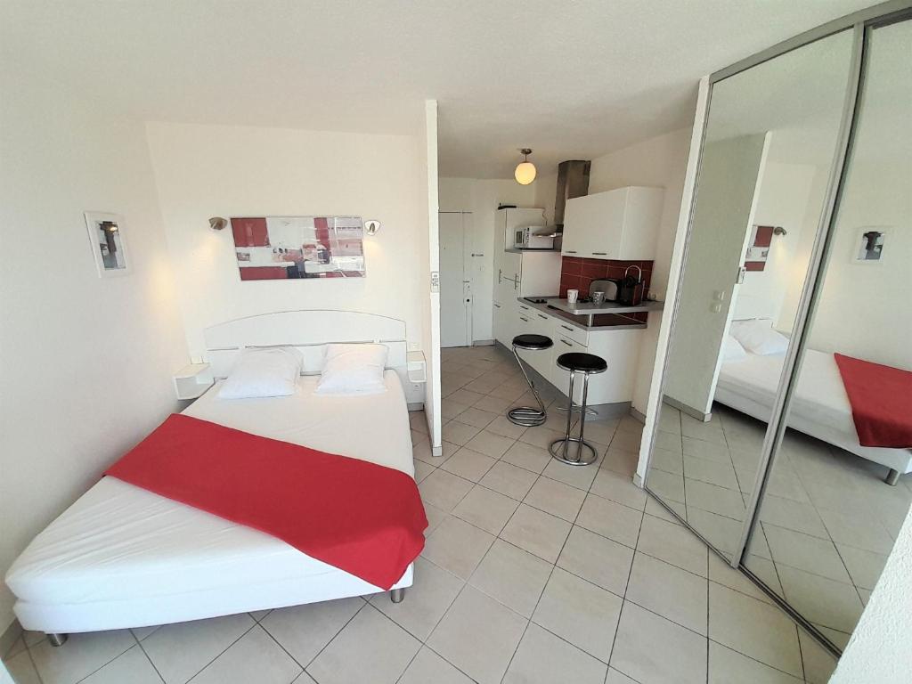 T2 avec terrasse arborée proche LOURMARIN 84160 Cadenet