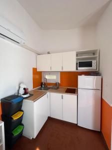 T2 avec terrasse, vue étang et son coucher de soleil, plage à proximité, wifi et place de parking gratuit que l on nomme Puesta de Sol