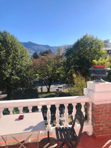 T2 avec terrasse vue Hautacam dans villa historique \