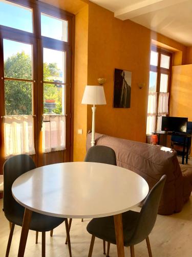 T2 avec terrasse vue Hautacam dans villa historique \