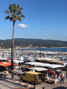 T2 Bonaparte plein centre La Ciotat climatisé