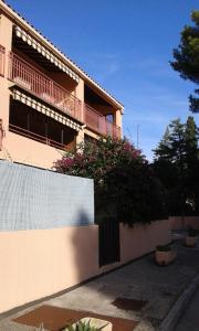 Appartement t2 bord de mer au calme le Renecros2 rue albert premier 55impasse du canet 83150 Bandol Provence-Alpes-Côte d\'Azur