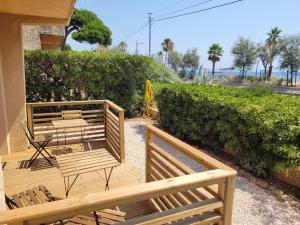 Appartement T2 bord de mer - les embruns 5 Place des Murenes 83400 Hyères Provence-Alpes-Côte d\'Azur