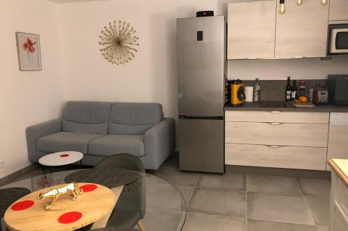 T2 brand new with shared pool in Fréjus