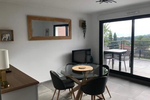 T2 brand new with shared pool in Fréjus