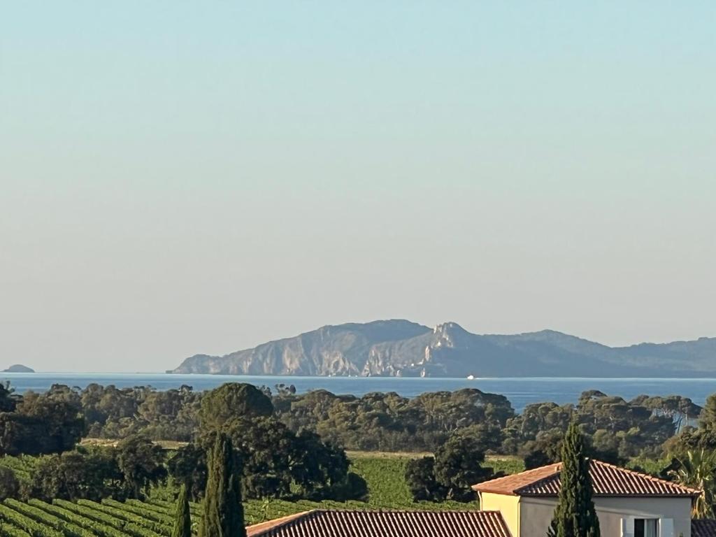 Appartement T2 cabine La Londe les Maures 4 personnes magnifique vue mer 340 Chemin du Pansard 83250 La Londe-les-Maures