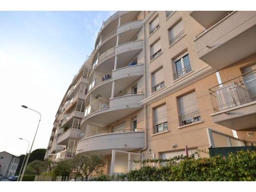 T2 Cannes vue dégagée colline, mer à pieds, 4 pax
