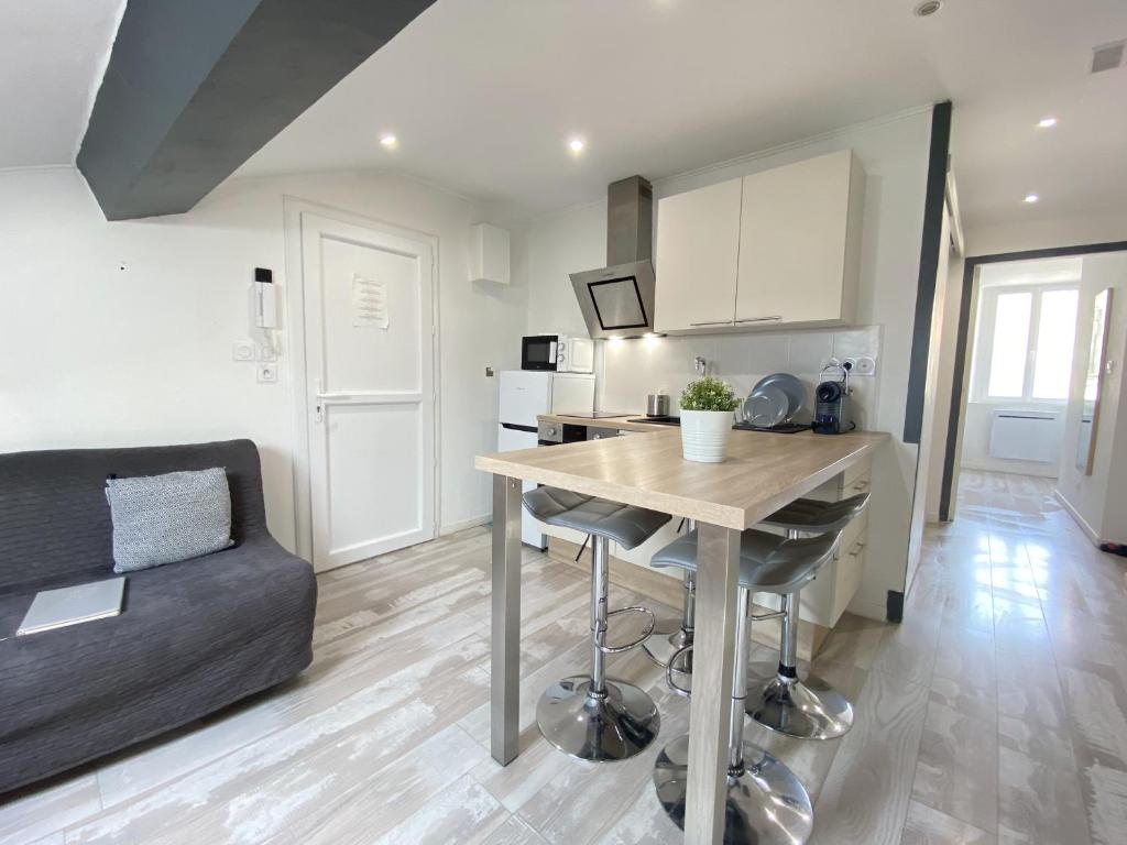 T2 centre-ville place d'Armes Clim-Wifi 1 Rue Docteur Carence, 83000 Toulon