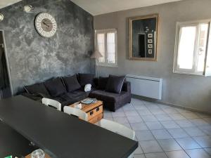 Appartement T2 centre ville vue Faron 40m2 en zone pietonne 4ème étage 4eme étage 26 Rue Nicolas Laugier 83000 Toulon Provence-Alpes-Côte d\'Azur