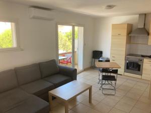 Appartement T2 Climatisé A 20 mètres de la plage 85 Avenue de l'Arrogante 83400 Hyères Provence-Alpes-Côte d\'Azur