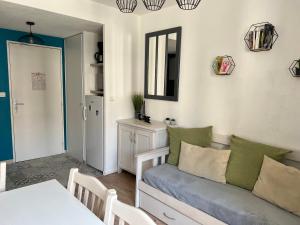 Appartement T2 climatisé à l'Ile d'Or avec piscine près de la plage 395 Boulevard Plage de l'Argentière 83250 La Londe-les-Maures Provence-Alpes-Côte d\'Azur
