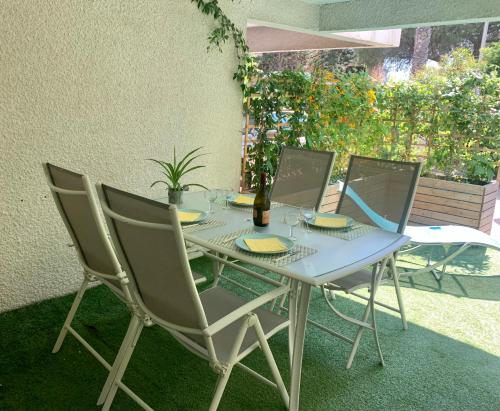 T2 climatisé EN BORD DE MER AVEC TERRASSE , PARKING ET WIFI