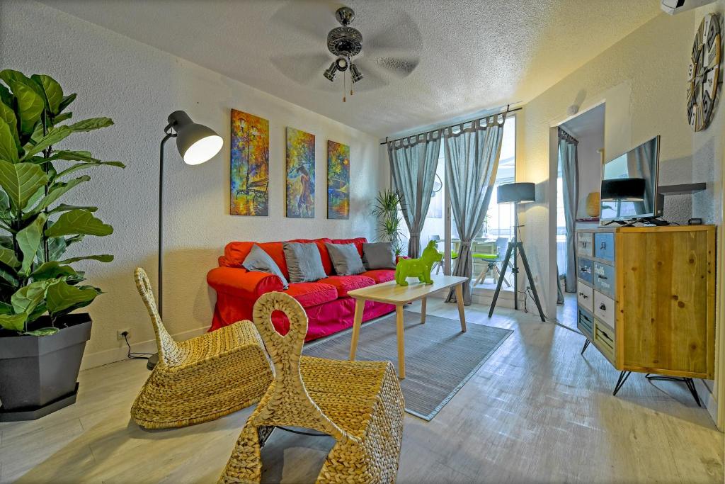 T2 cosy de 41m2 à 400 m de la plage, résidence avec piscine. Résidence les Floralies 2 964 avenue de Camargue, 30240 Le Grau-du-Roi