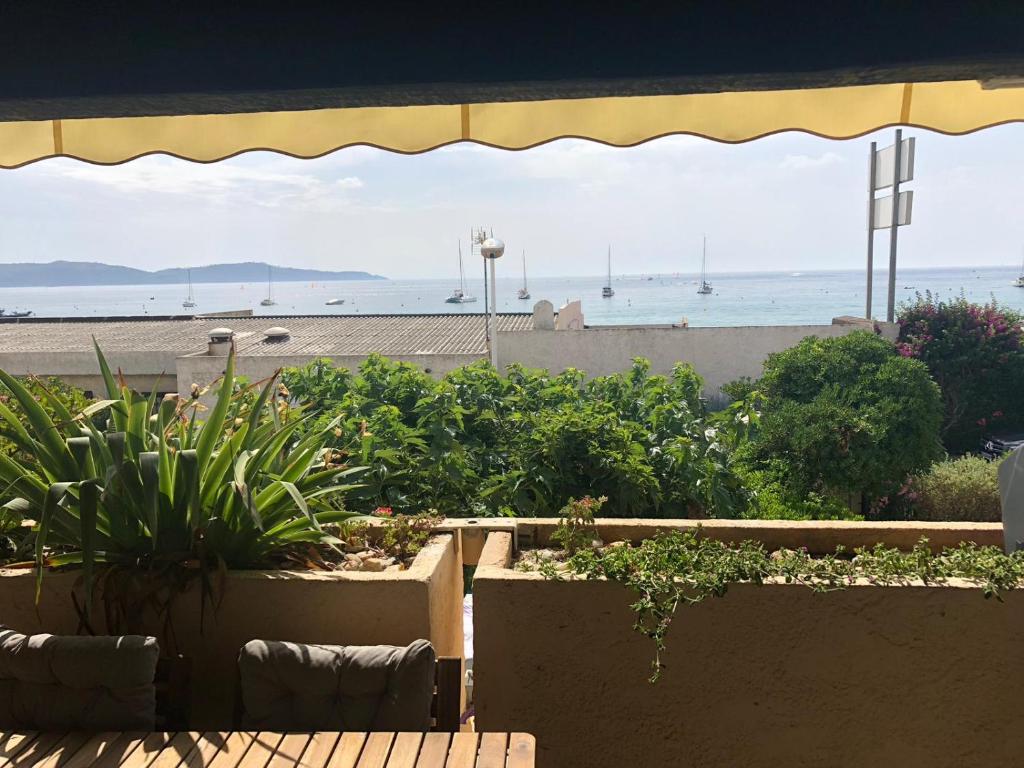 T2 dans résidence avec accès direct à la plage RESIDENCE ARIUS APT 102 AVENUE DE SANT RAPHAE,  ROND POINT DE L'EUROPE, 83240 Cavalaire-sur-Mer