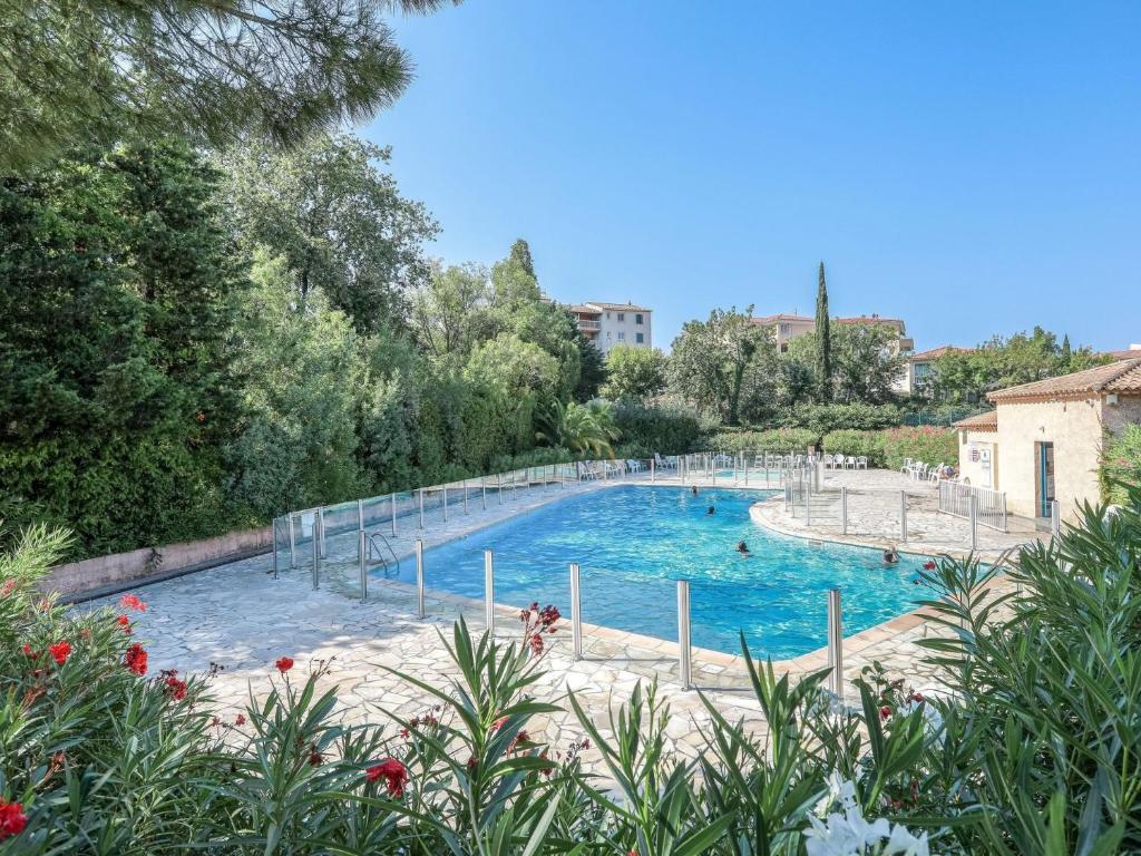 Appartement Appartement T2 dans une résidence calme avec piscine, terrain de tennis, pétanque et proche de la mer 2 eme Etage - appartement 230 391 Rue du Suveret, 83600 Fréjus