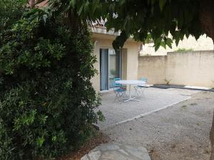 T2 DE 40 M2 EN REZ DE JARDIN CARNON PLAGE