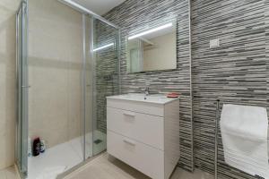 T2 Elia Apartment
