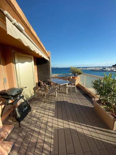 T2 en duplex avec solarium face mer