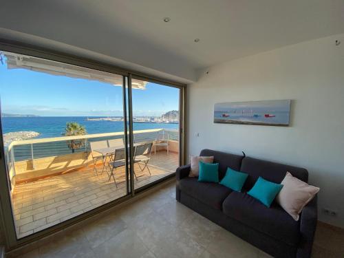 T2 en duplex avec solarium face mer