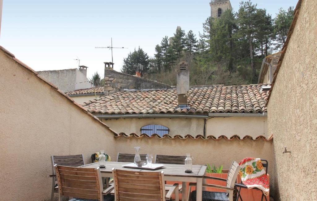 T2 ensoleillé. Terrasse et vaste jardin commun