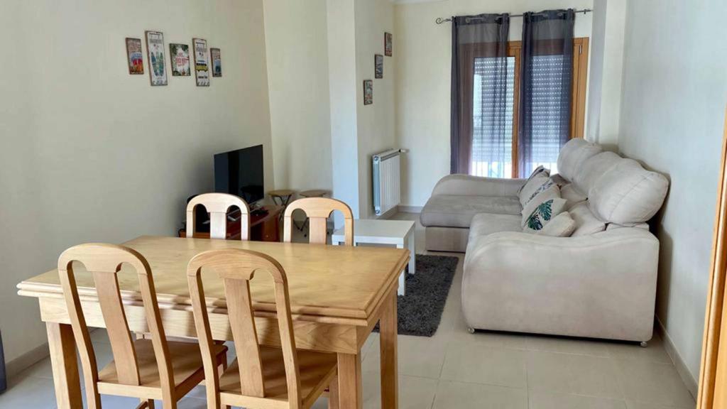 Appartement T2 | Galeões | Nazaré Avenida Porto Santo nº 32 2º Frente Esquerdo 2450-106 Nazaré