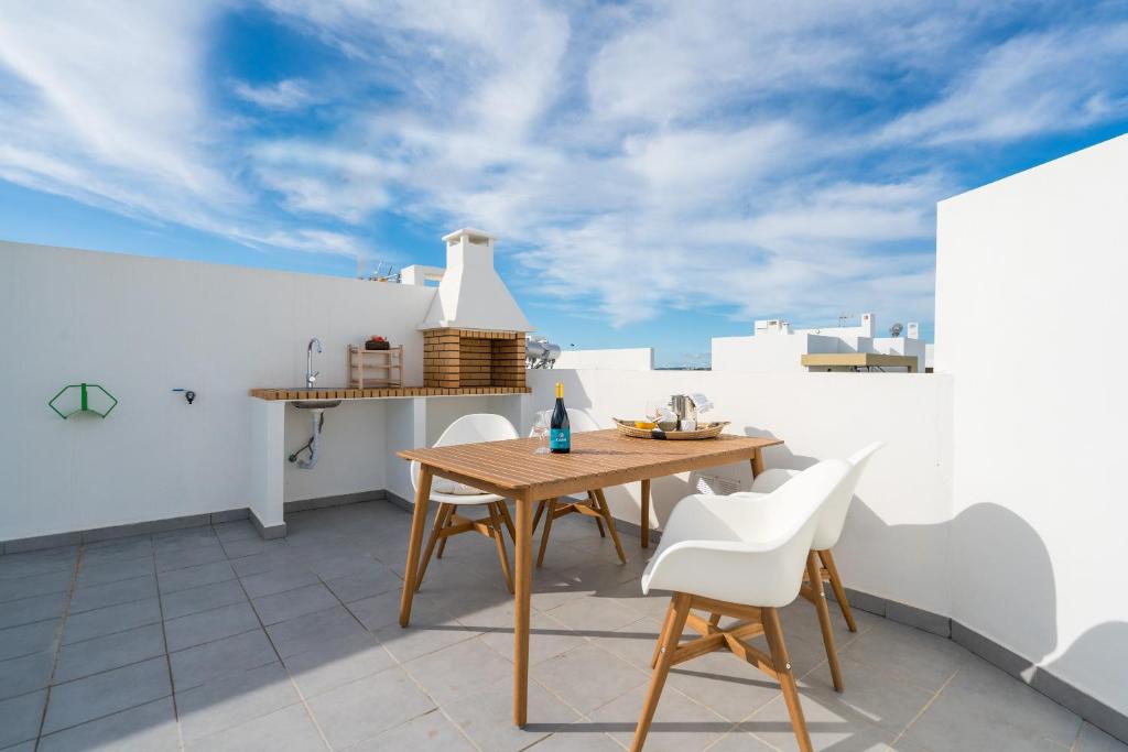 T2 in Alvor with Rooftop Terrace & Pool Rua Serpa Pinto Albur Village, 8500-087 Alvor