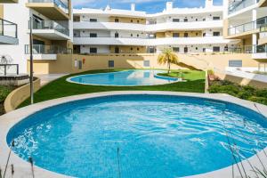 T2 in Alvor with Rooftop Terrace & Pool