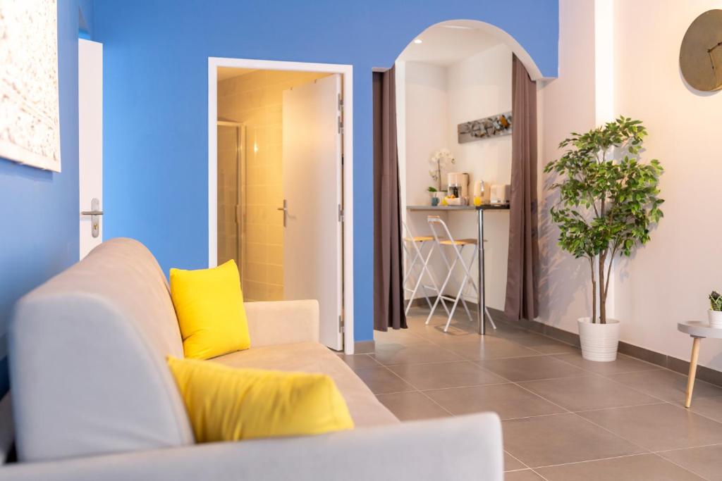 T2 Islette du Riou M with swimming pool golf view and private parking 06210 Mandelieu-la-Napoule