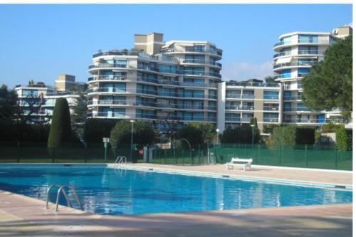 T2 Islette du Riou M with swimming pool golf view and private parking