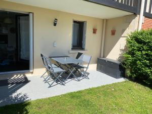 T2 jardinet, accès direct plage