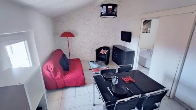 Appartement T2 meublé Toulon côte azur - 4 personnes max Entrée A 31 Traverse Lacordaire 83200 Toulon