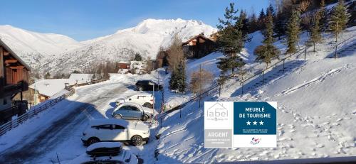 T2 Meublé Tourisme 3 étoiles TOUT CONFORT au pied des pistes-ménage inclus-parking privé avec superbe vue