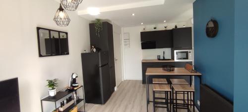 Appartement T2 moderne, calme, propre, parking, balcon vue Saint-Priest france