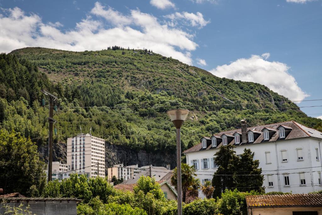 T2 parking nice view apt 2001 13 avenue foch, 65100 Lourdes