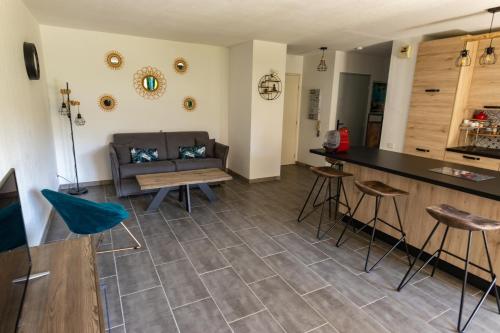 T2,Port, mer, piscine, climatisation,parking, WIFI