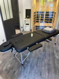 T2 rénové, jaccuzi, sauna, sièges massants, jardin, parking, métro